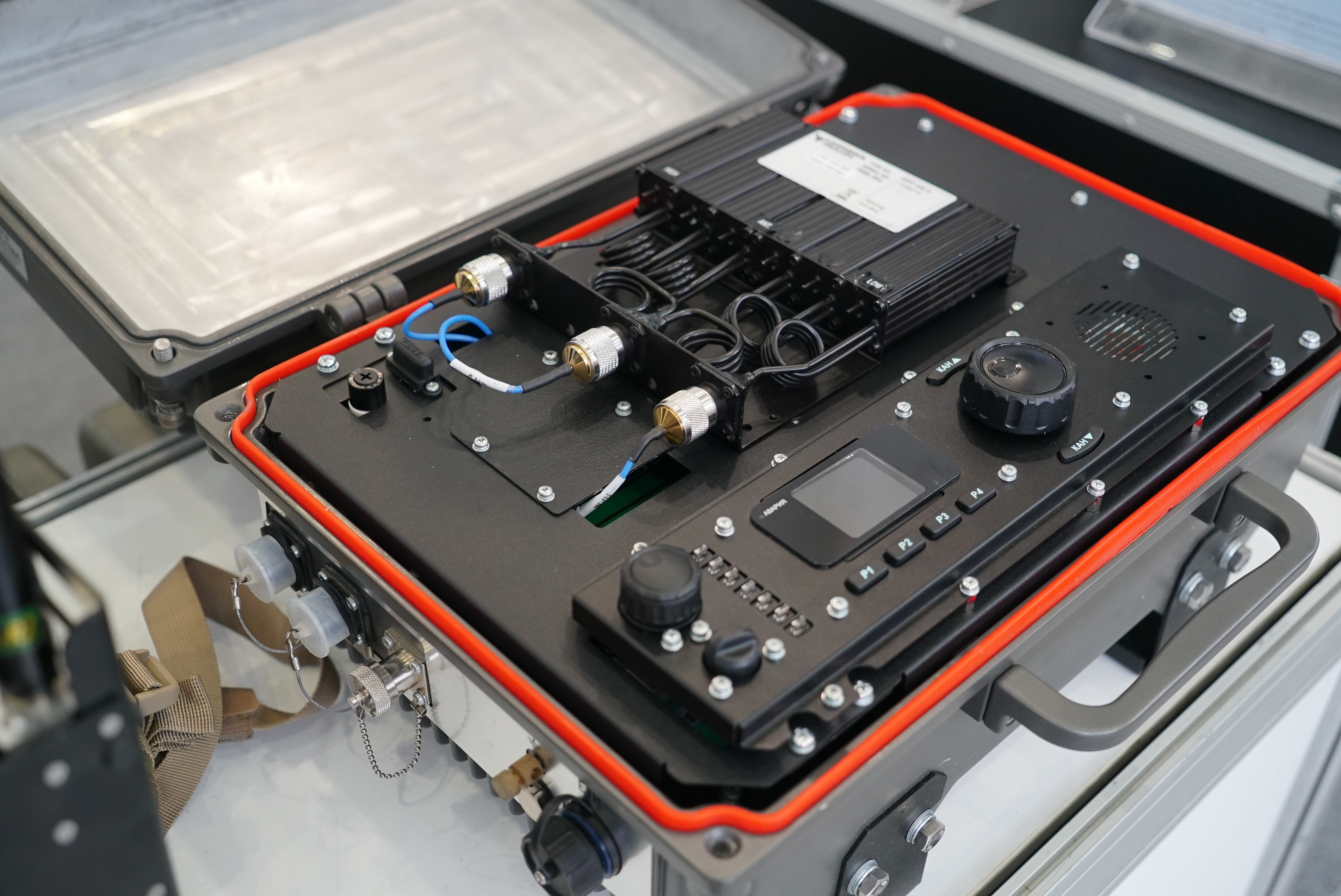 «Уральские заводы» разработали для Росгвардии ретранслятор в уличном исполнении 